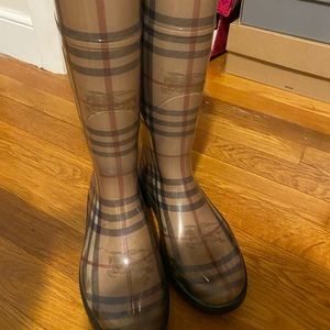 Authentic Burberry rain boots in size 6.